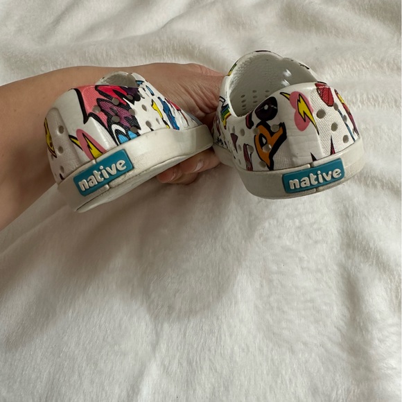 Uber cute emoji native Jefferson shoes size 4 - Picture 4 of 6